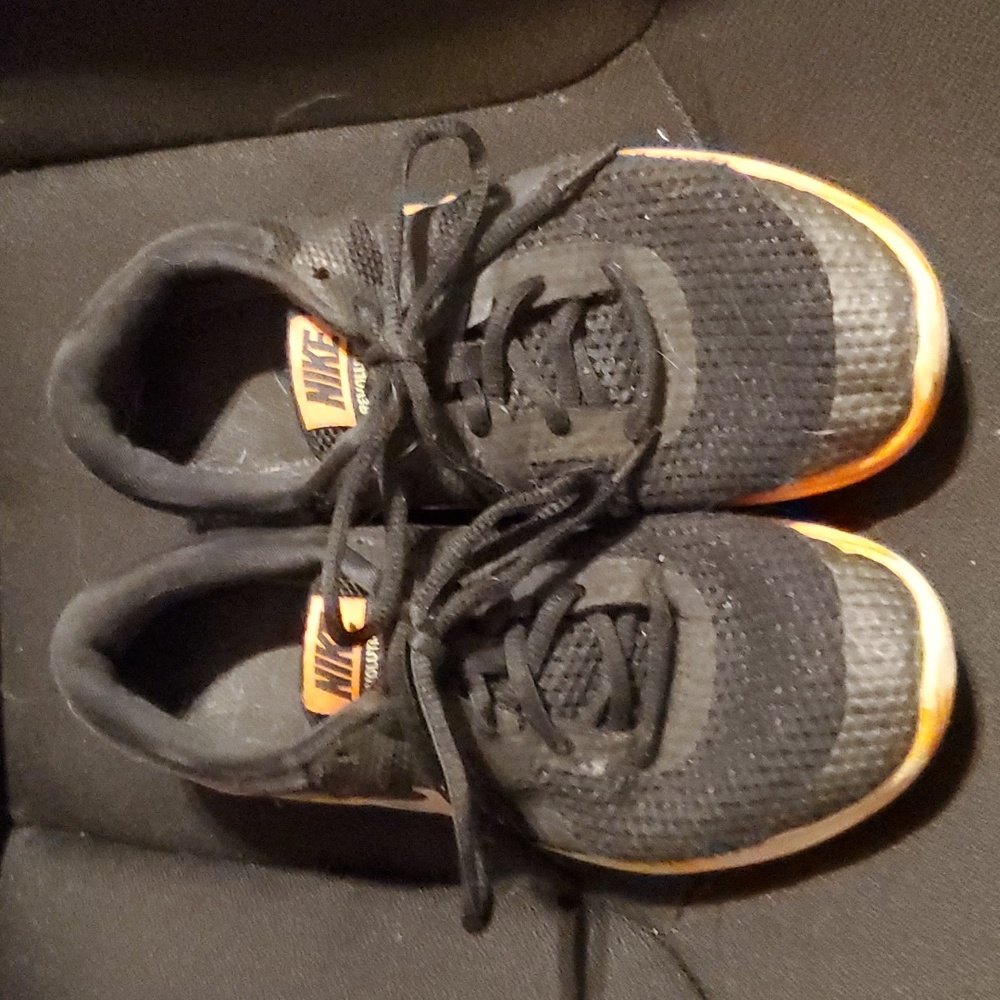 Nike revolution sneakers size 5Y